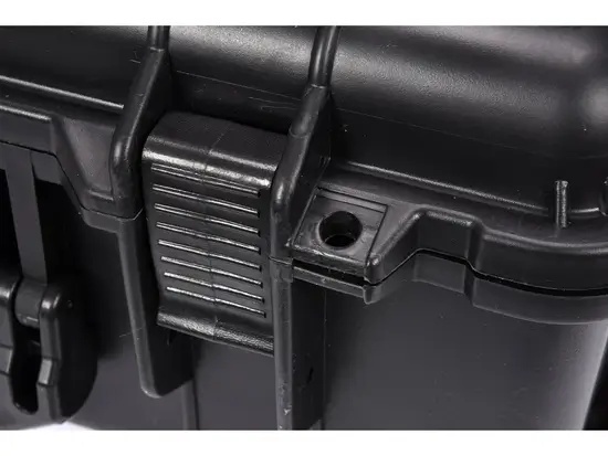 Walizka YATO YT-08905 sprawdza się w pracy terenowej i podróżach lotniczych.